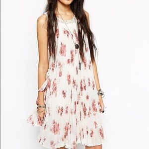 Gorgeous Free People Gardenia Pleated Lace Dress